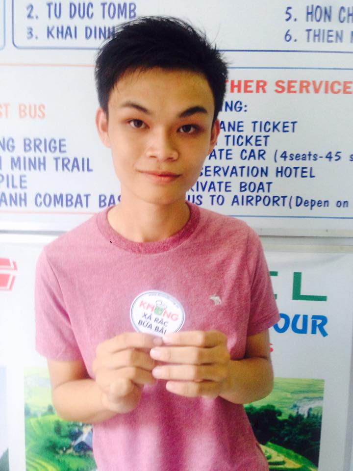 Du[-]khách[-]Hàn[-]Quốc[-][-]hứng[-]khởi[-]với[-]sticker[-]"Không[-]xả[-]rác[-]bừa[-]bãi"[-]của[-]Tin[-]Môi[-]Trường